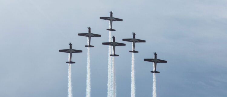 221201_Jet Airplanes in Sky von Creativa Images_neu